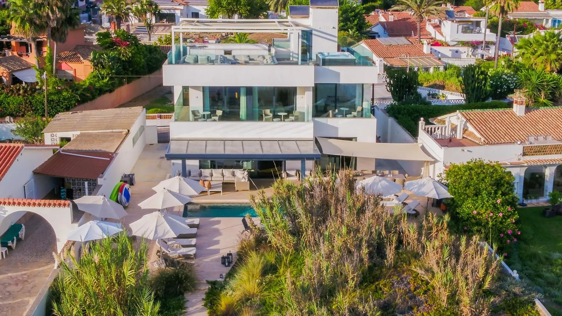 Breath Taking Front Line Beach Villa With Sauna & Jacuzzi Marbella