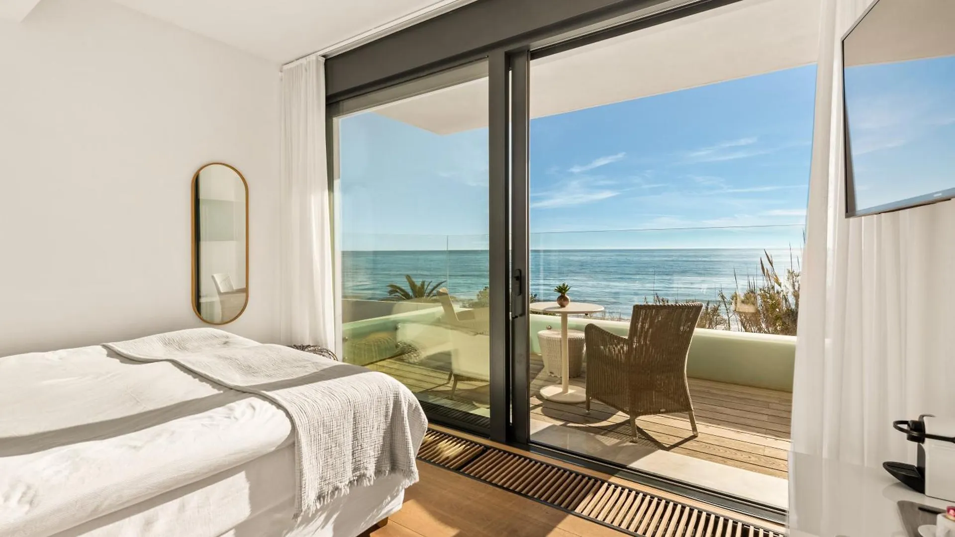 Breath Taking Front Line Beach Villa With Sauna & Jacuzzi Marbella