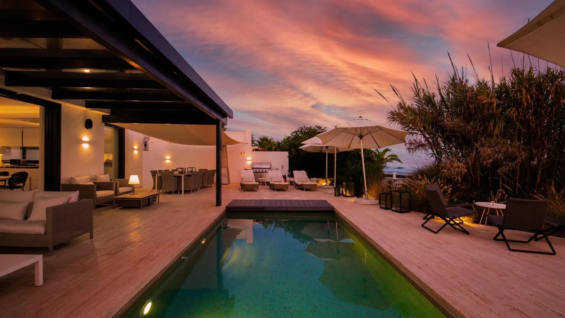 Breath Taking Front Line Beach Villa With Sauna & Jacuzzi Marbella