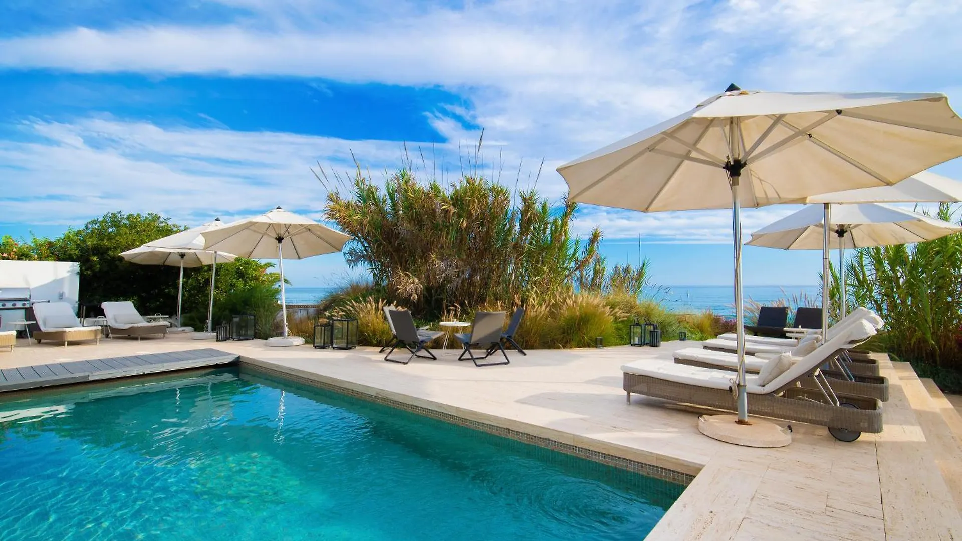 Breath Taking Front Line Beach Villa With Sauna & Jacuzzi Marbella