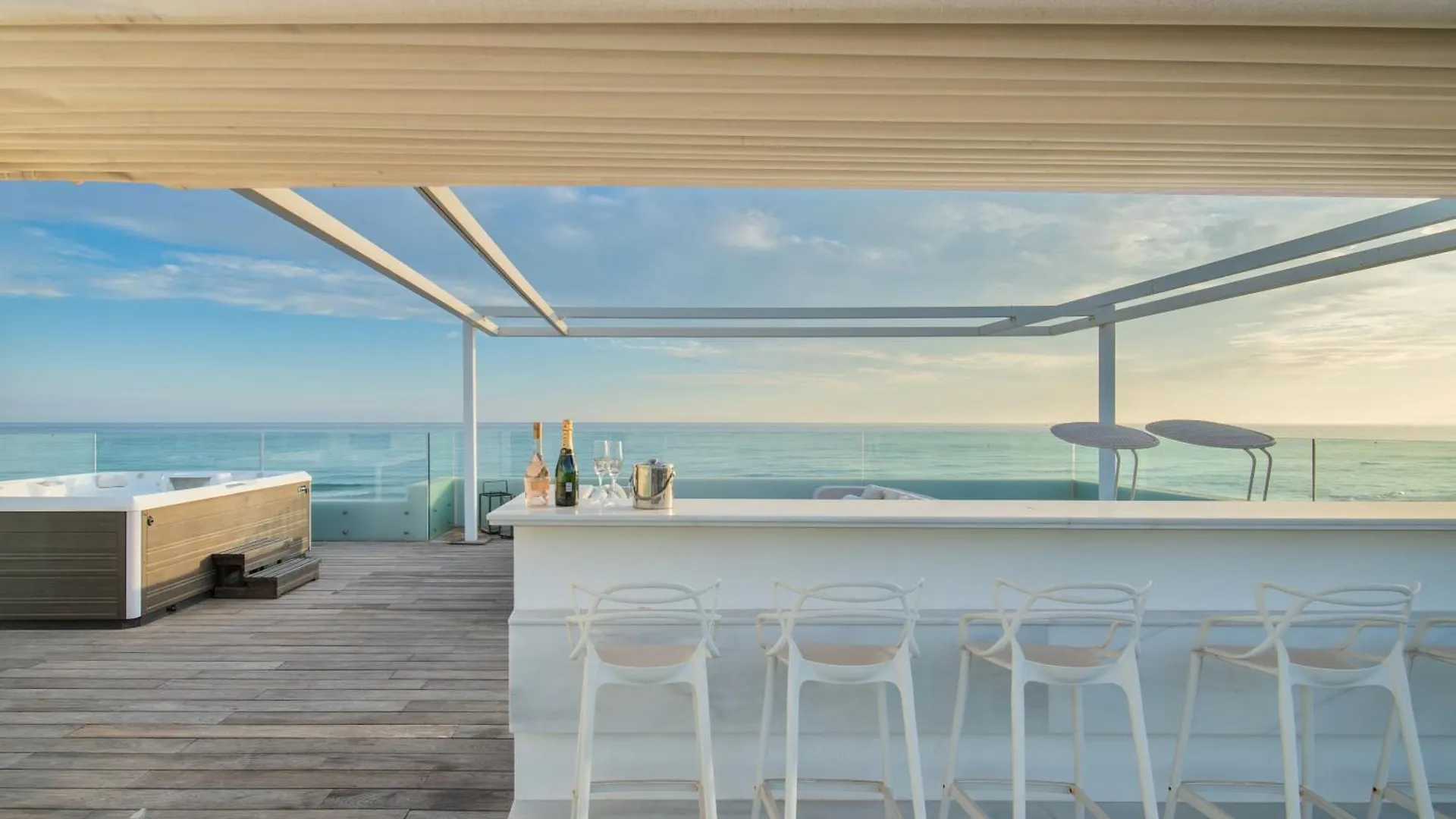 Breath Taking Front Line Beach Villa With Sauna & Jacuzzi 马尔韦利亚 0*,
