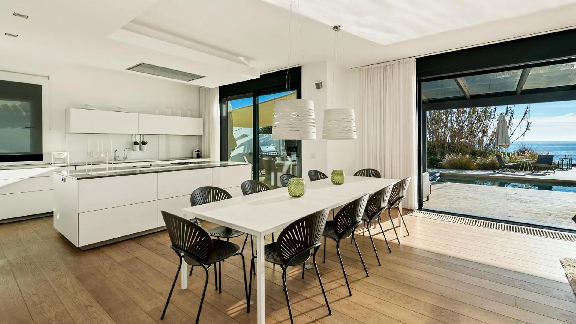 Breath Taking Front Line Beach Villa With Sauna & Jacuzzi Marbella