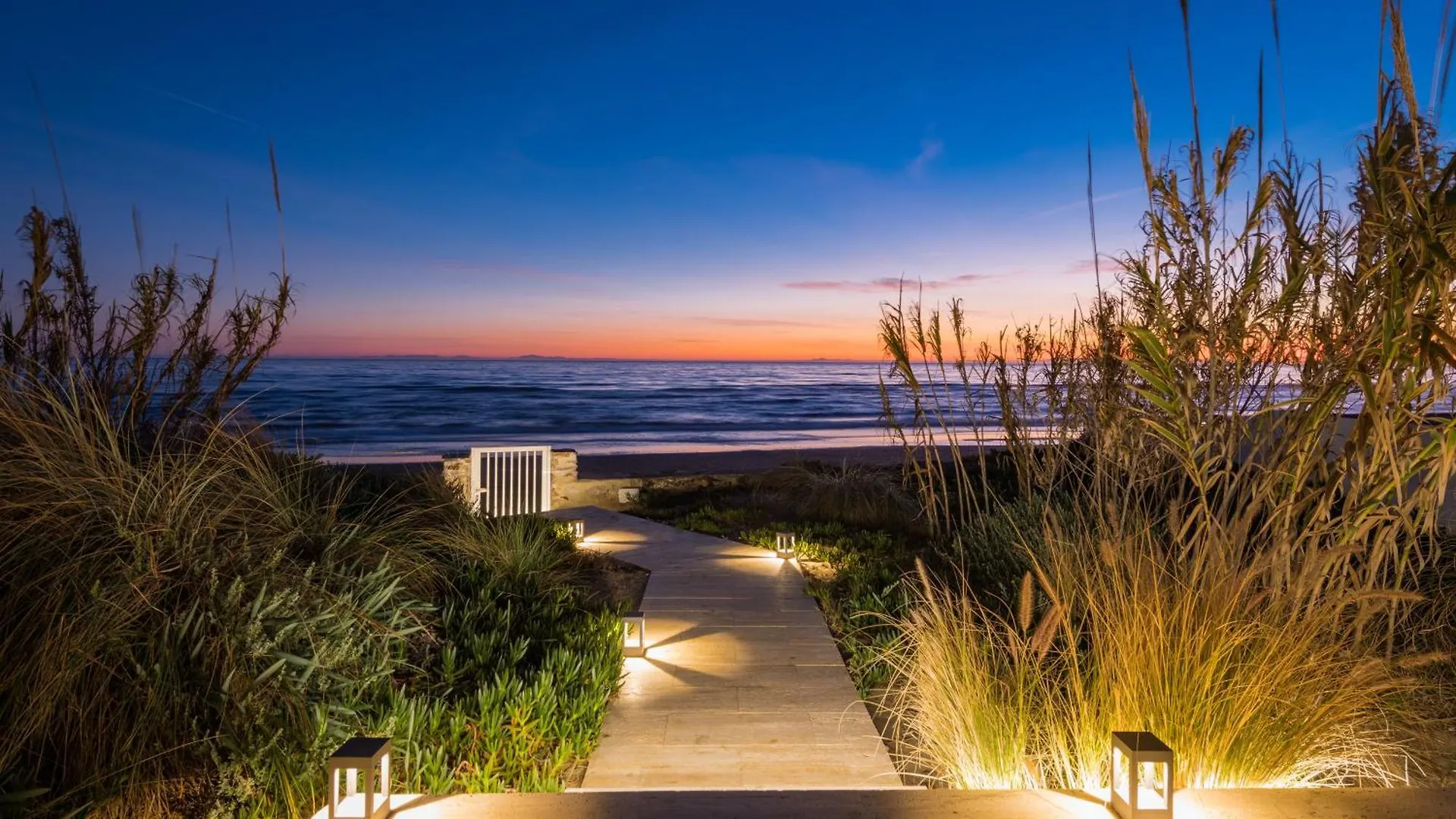 Breath Taking Front Line Beach Villa With Sauna & Jacuzzi Marbella