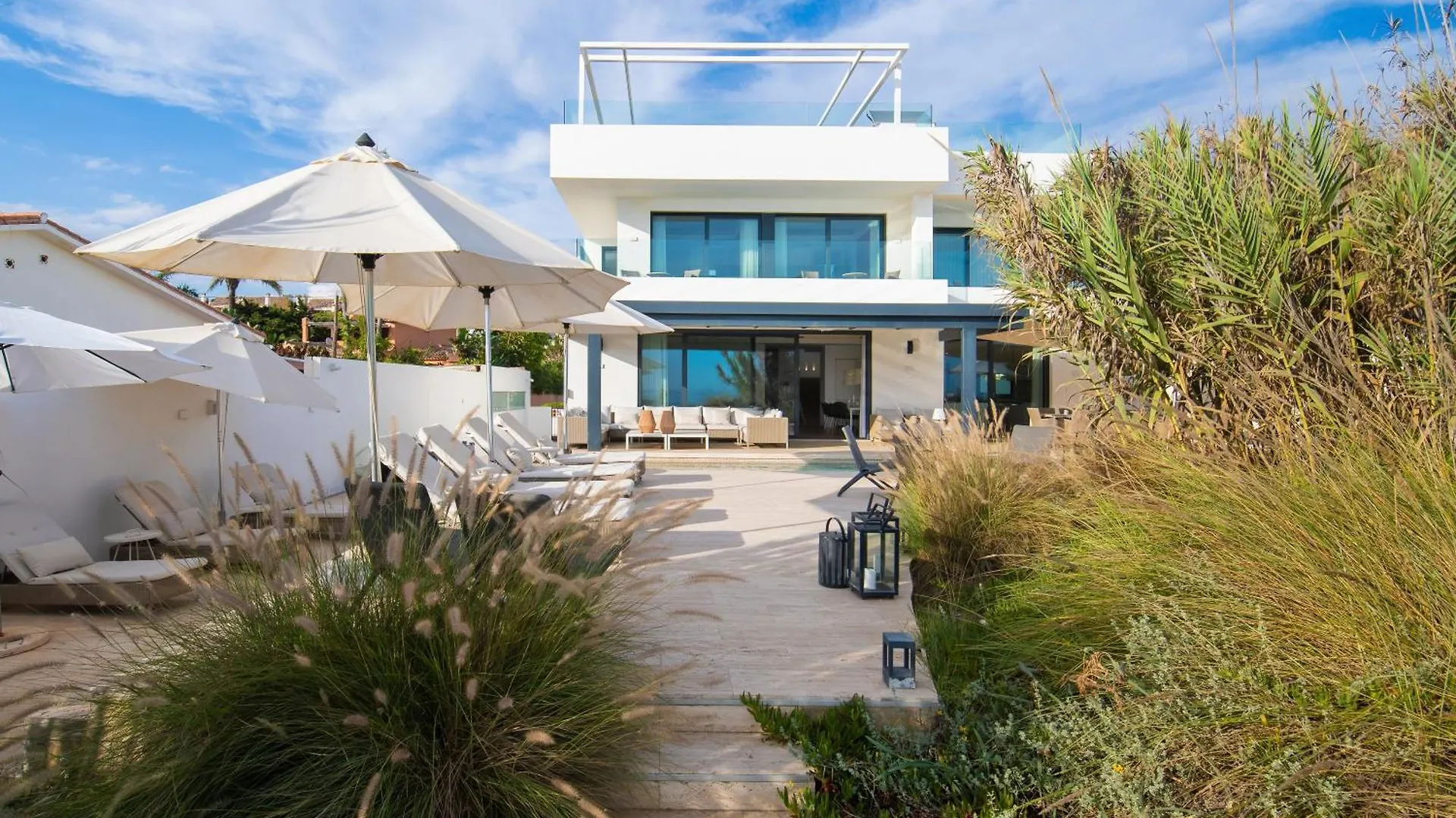 Breath Taking Front Line Beach Villa With Sauna & Jacuzzi Marbella