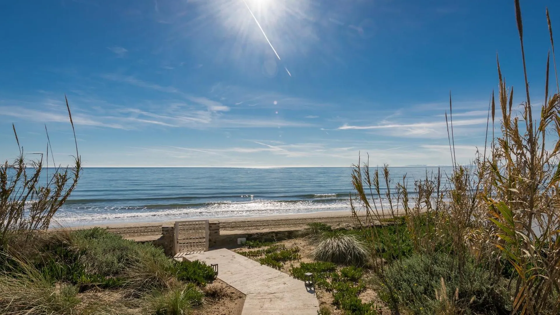 Breath Taking Front Line Beach Villa With Sauna & Jacuzzi Marbella