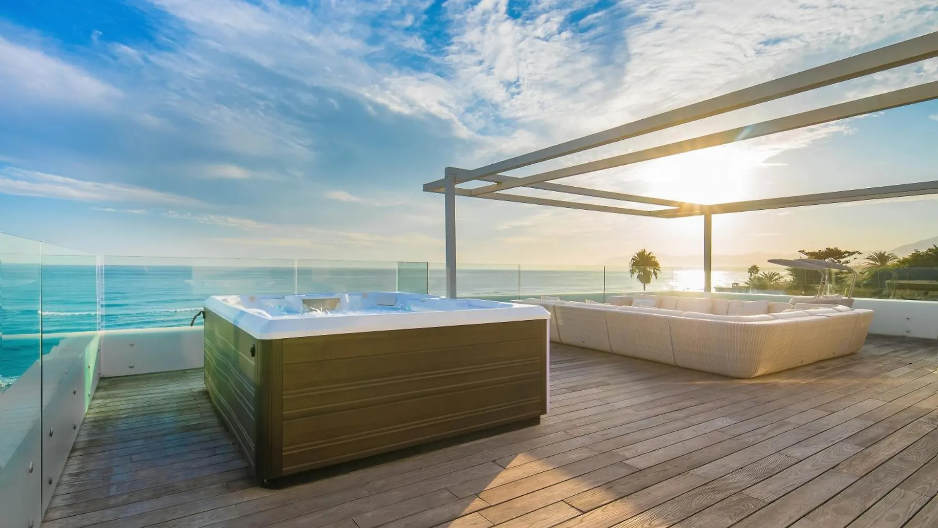 Breath Taking Front Line Beach Villa With Sauna & Jacuzzi Marbella 0*,  Spanje