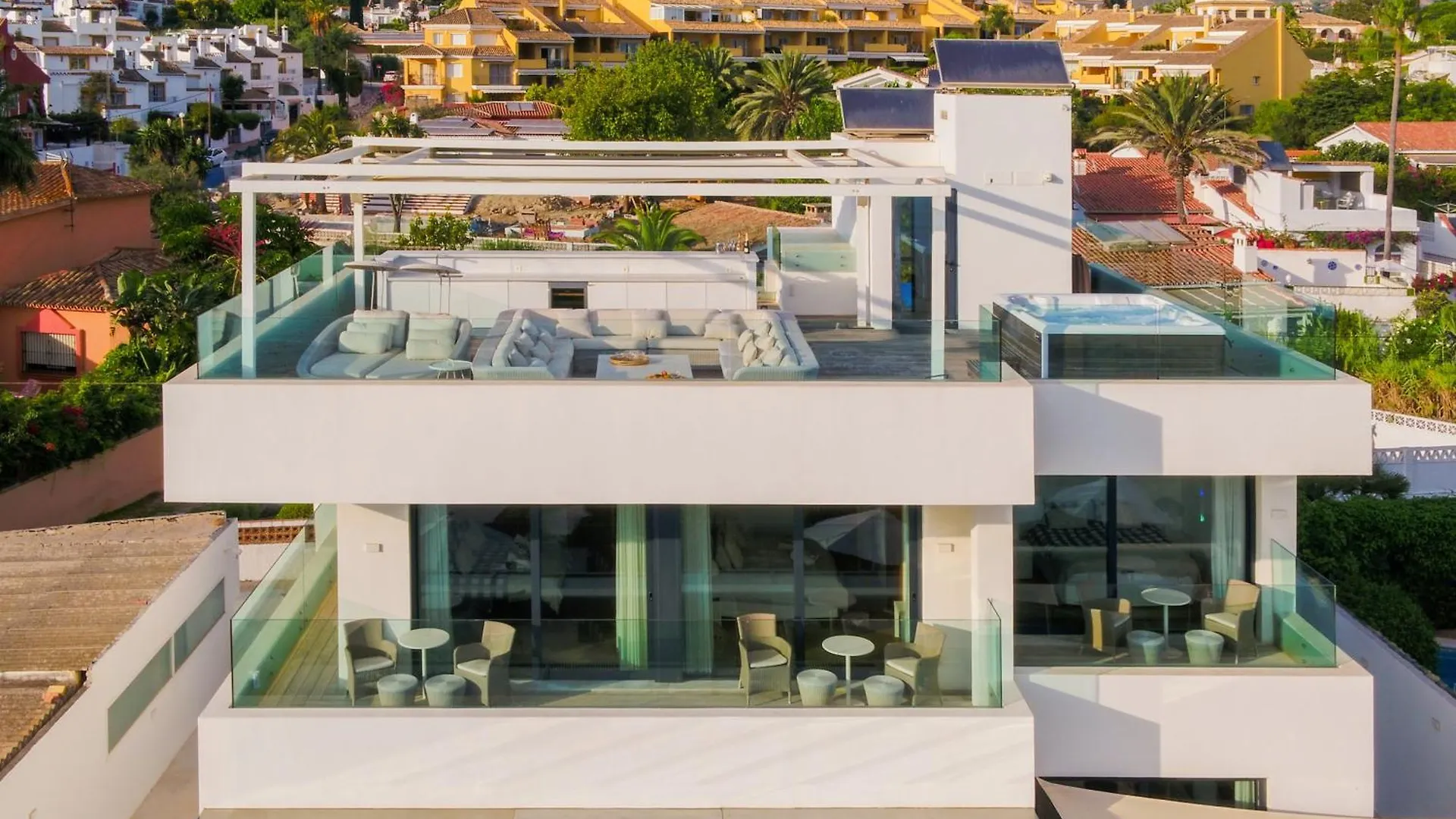 Breath Taking Front Line Beach Villa With Sauna & Jacuzzi Marbella 0*,  Spanje