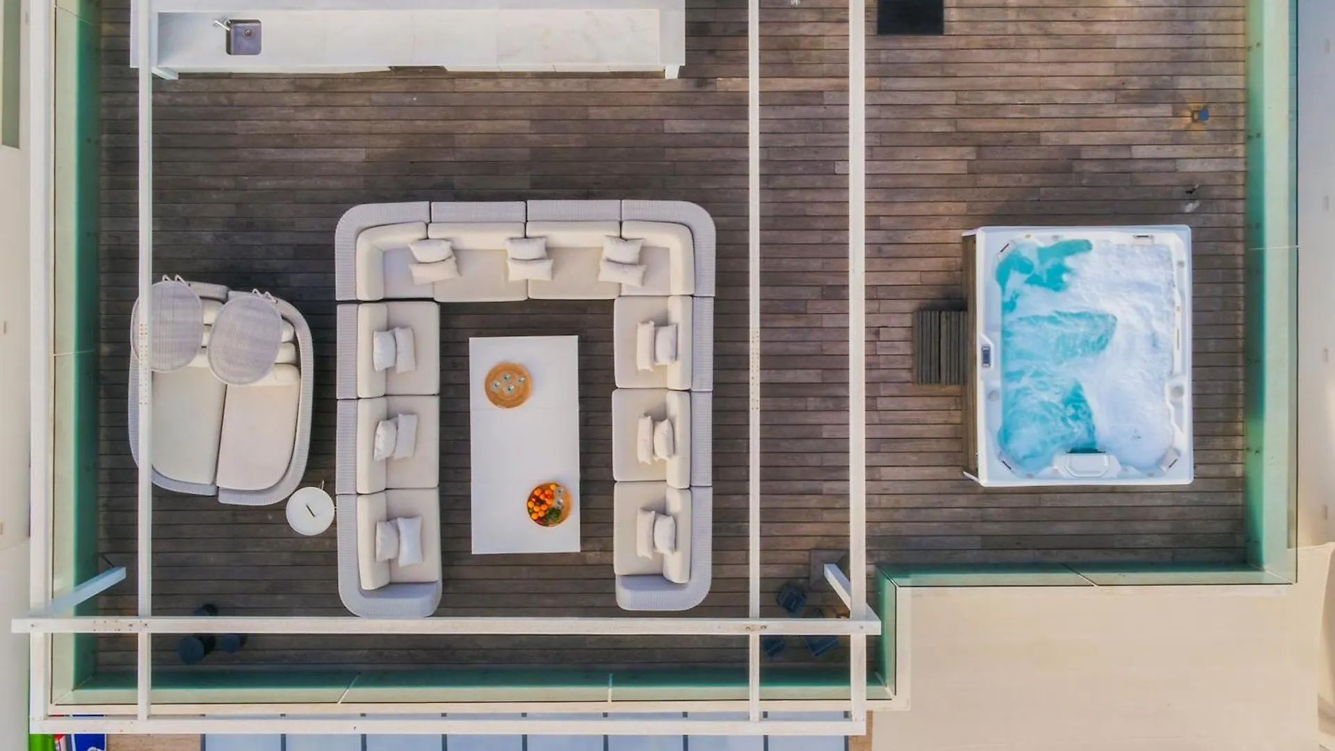 Breath Taking Front Line Beach Villa With Sauna & Jacuzzi Marbella