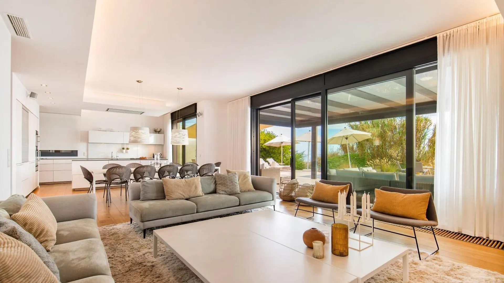 Breath Taking Front Line Beach Villa With Sauna & Jacuzzi Marbella