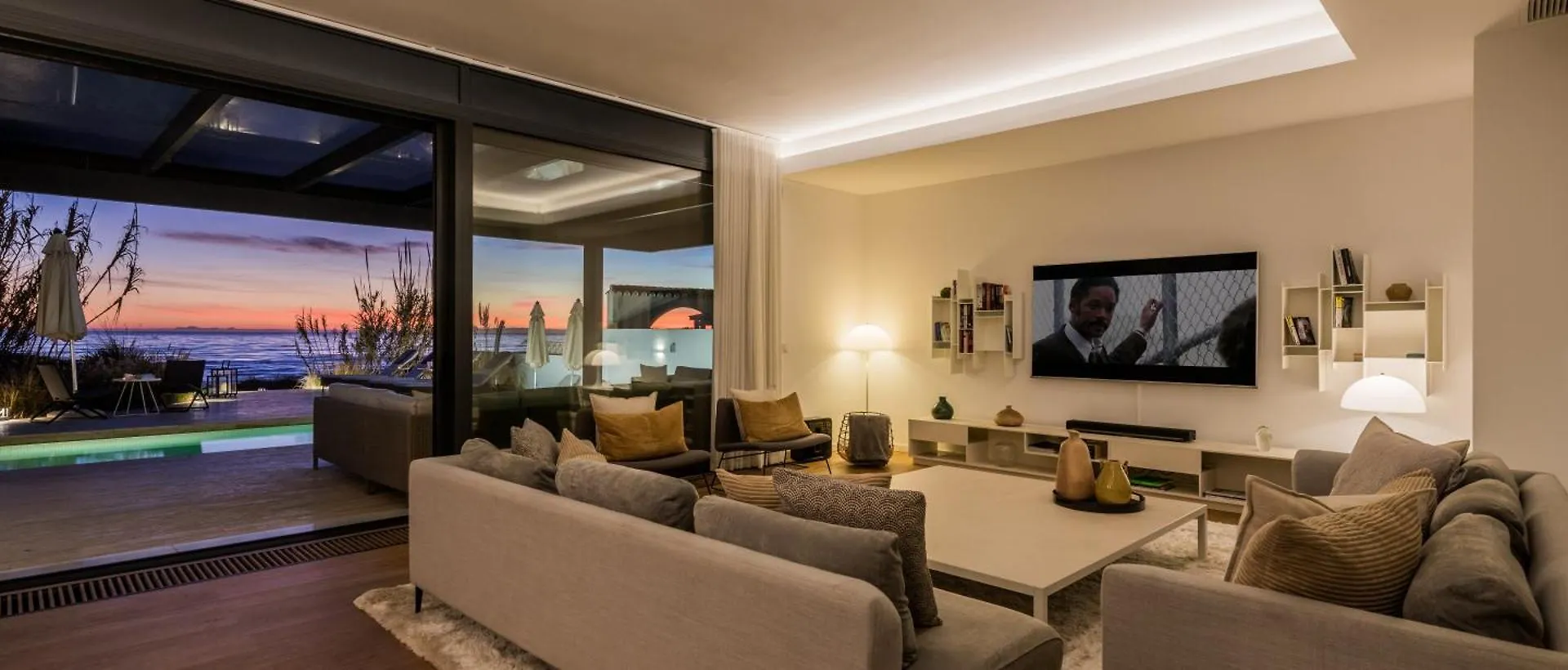 Breath Taking Front Line Beach Villa With Sauna & Jacuzzi Marbella