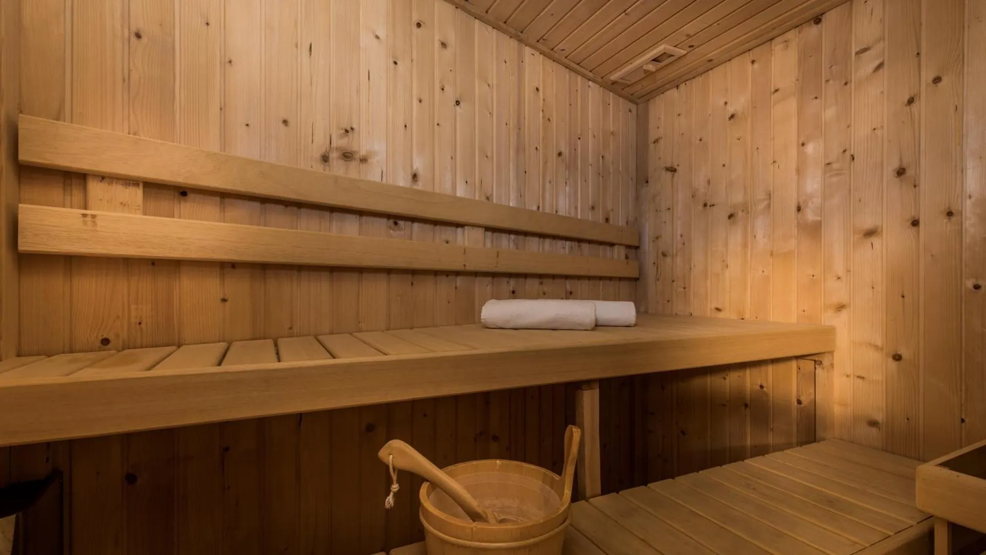 Breath Taking Front Line Beach Villa With Sauna & Jacuzzi Marbella