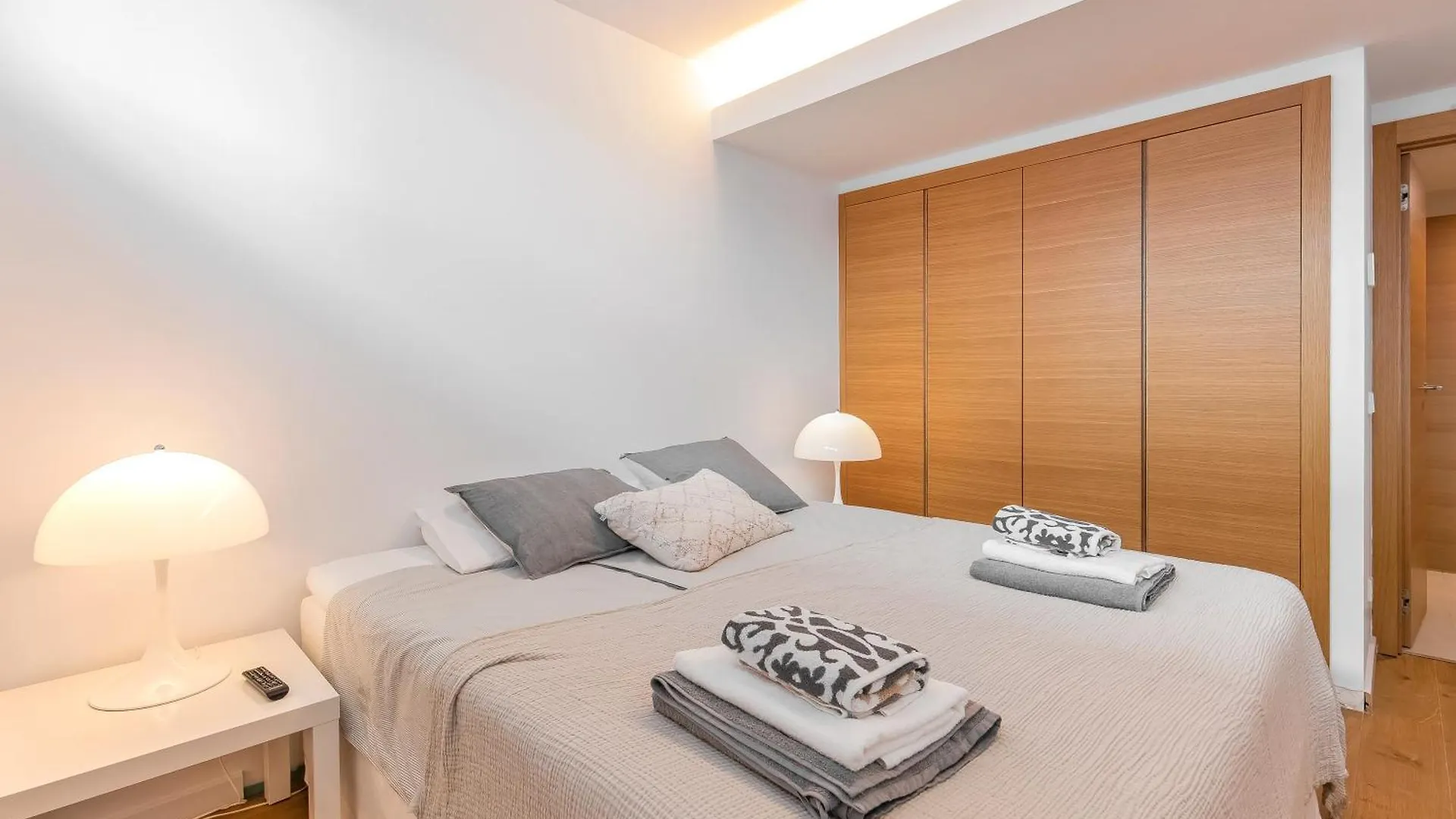 Breath Taking Front Line Beach Villa With Sauna & Jacuzzi Marbella