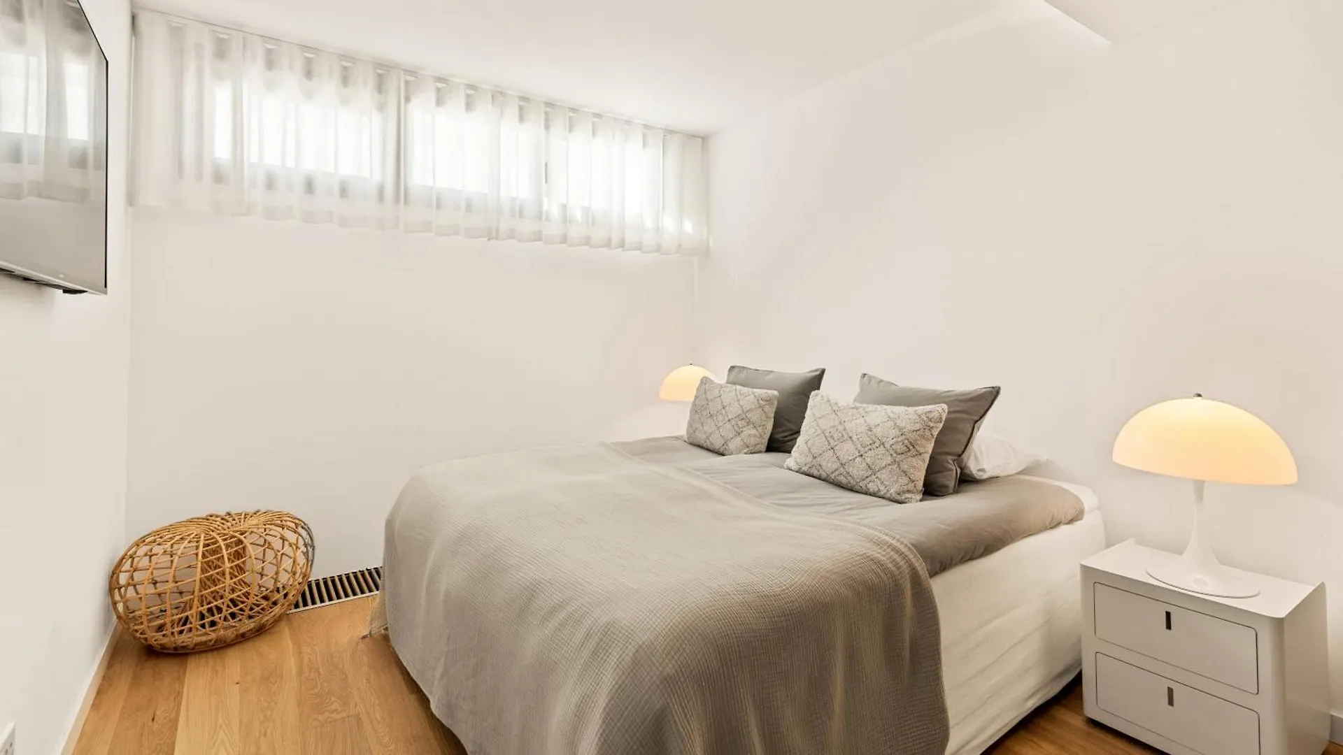 Breath Taking Front Line Beach Villa With Sauna & Jacuzzi Marbella