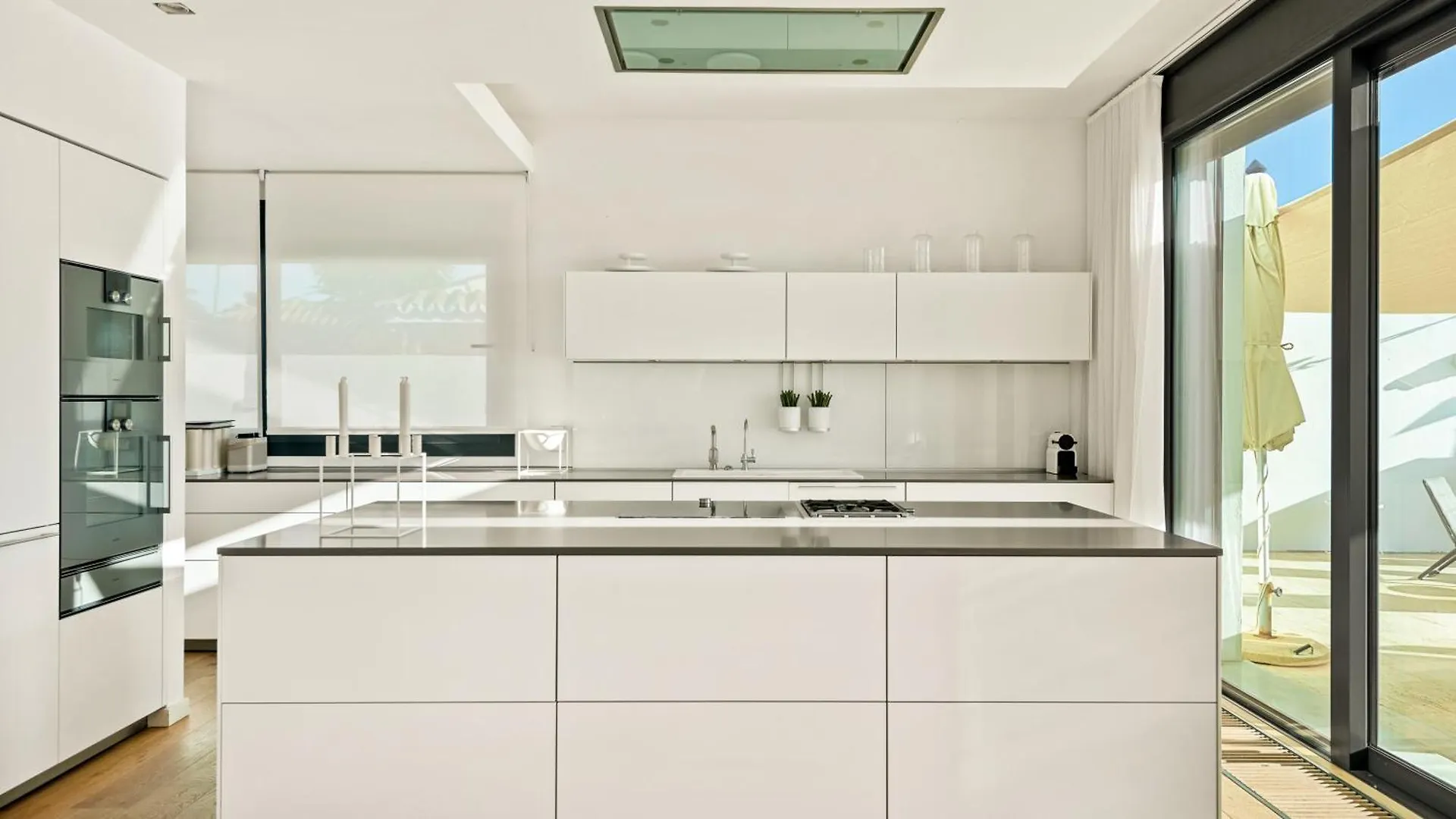 Breath Taking Front Line Beach Villa With Sauna & Jacuzzi Marbella Spanje