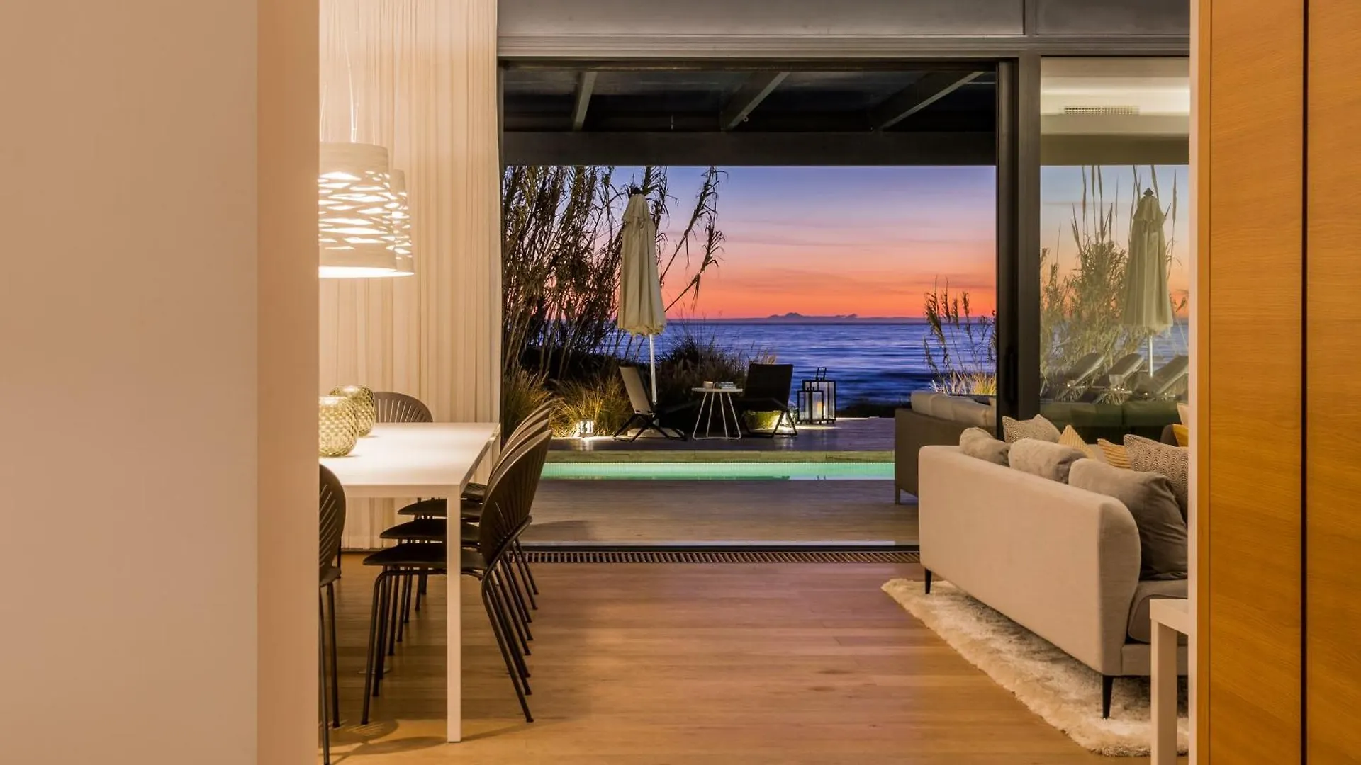 Breath Taking Front Line Beach Villa With Sauna & Jacuzzi Marbella